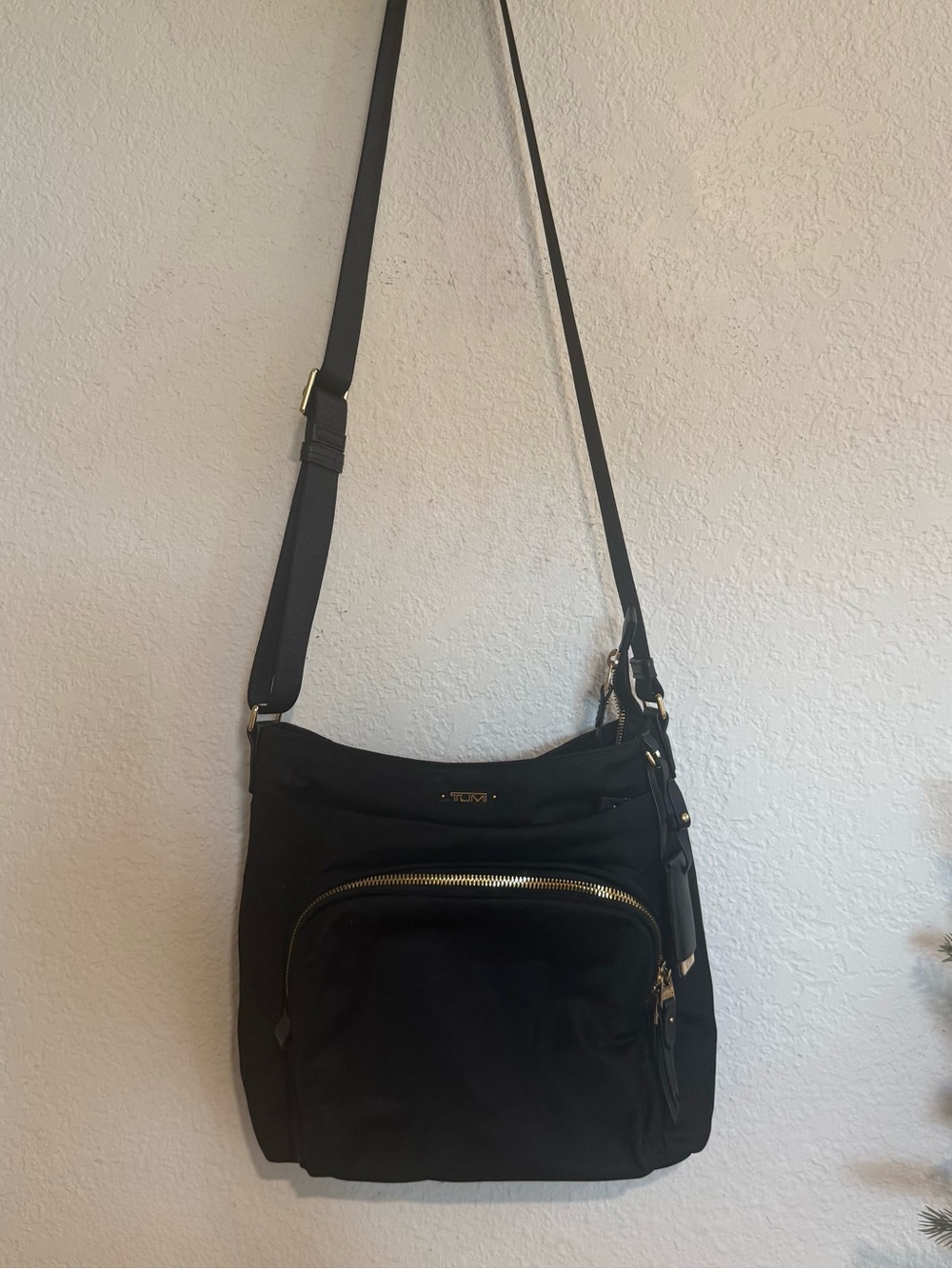 TUMI Voyageur Capri Crossbody Black Nylon Gold Hardware Travel Purse EUC
